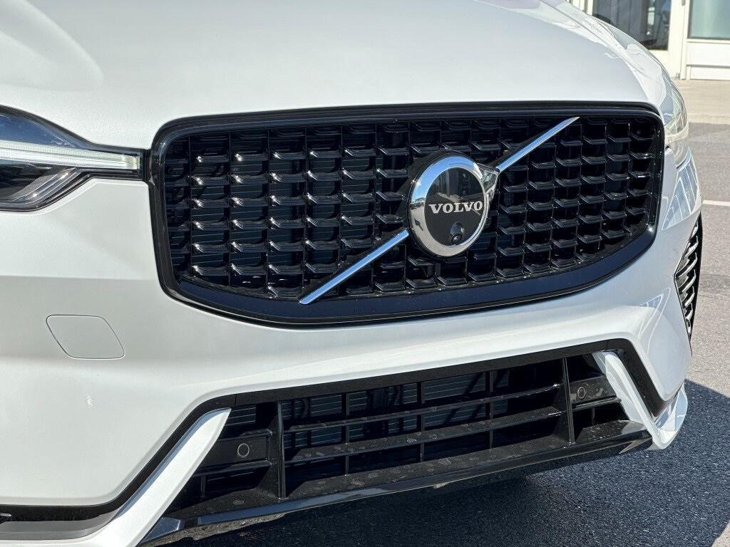 new 2025 Volvo XC60 car, priced at $54,545