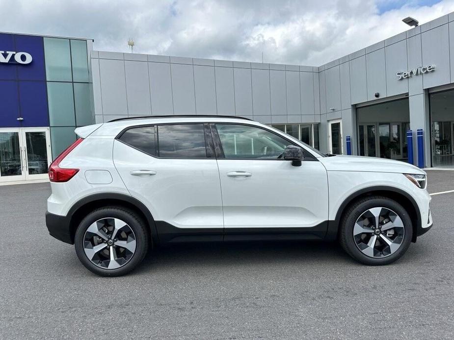 new 2025 Volvo XC40 car, priced at $46,992