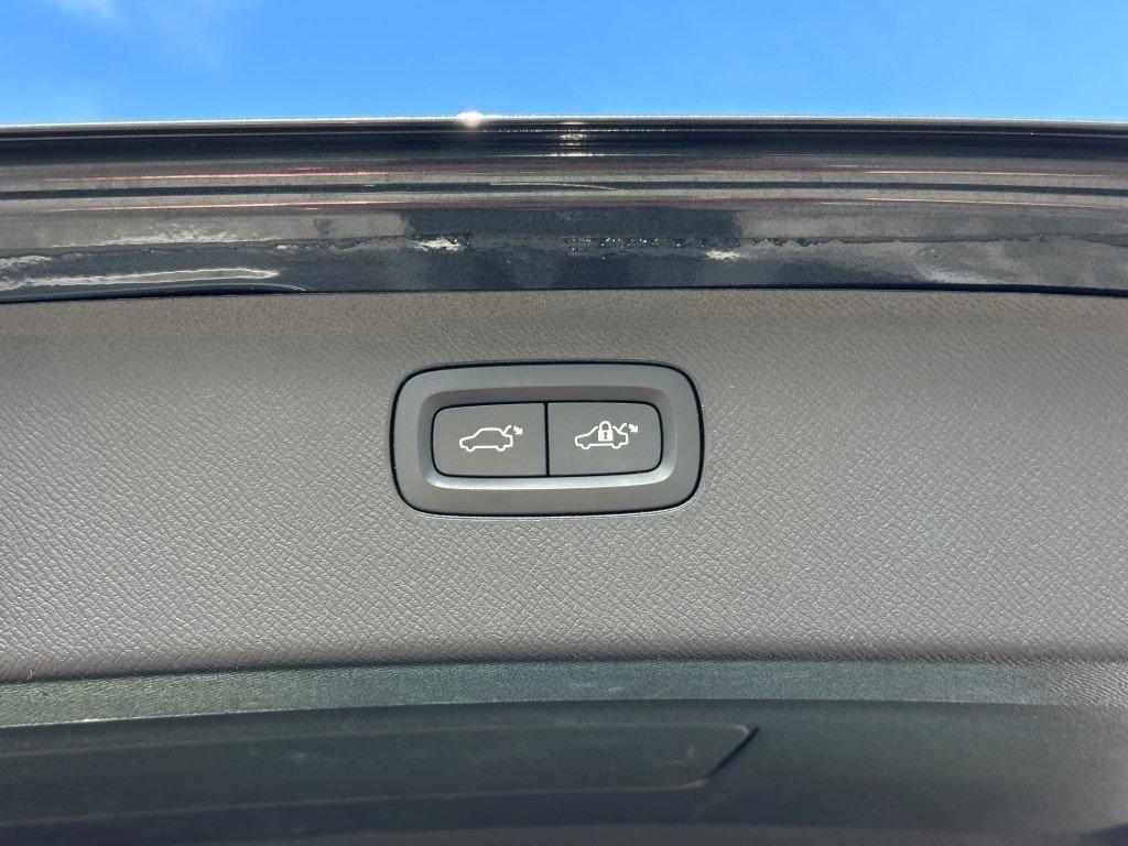 used 2022 Volvo XC90 car, priced at $35,980