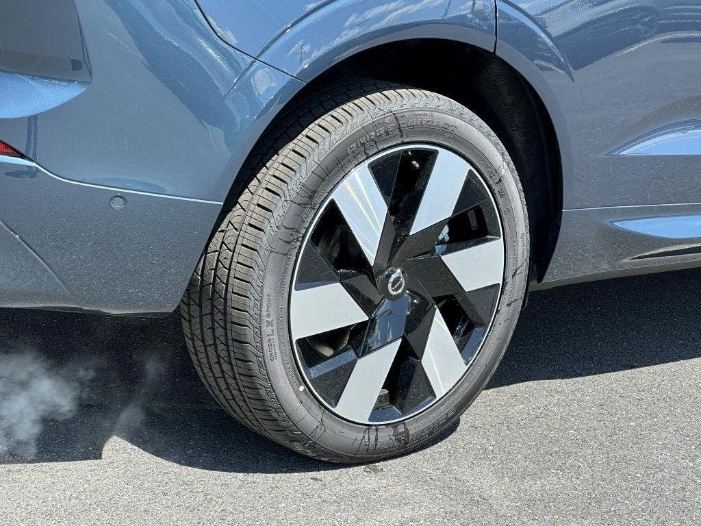 new 2025 Volvo XC60 Plug-In Hybrid car, priced at $66,260