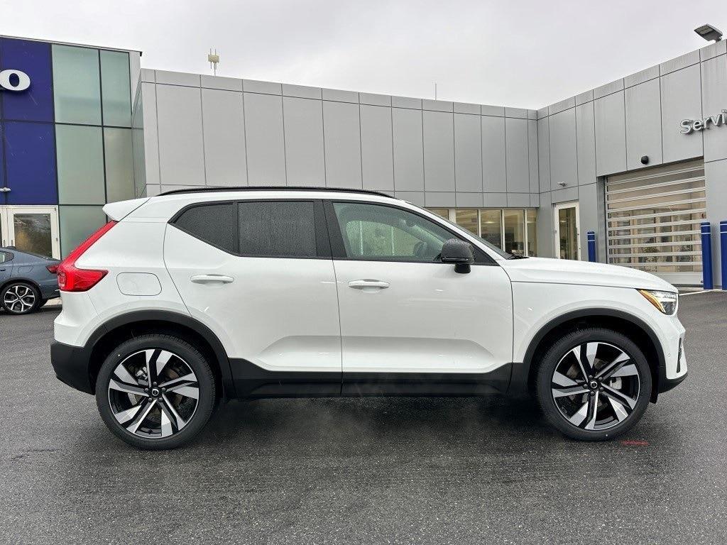 new 2025 Volvo XC40 car, priced at $49,170