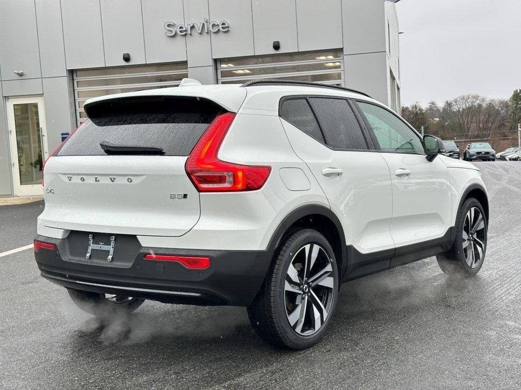 new 2025 Volvo XC40 car, priced at $49,170