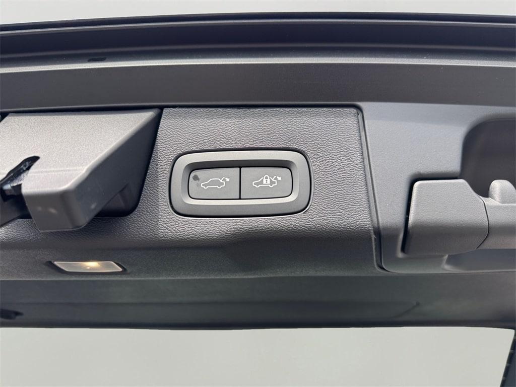 new 2026 Volvo XC60 car, priced at $62,295