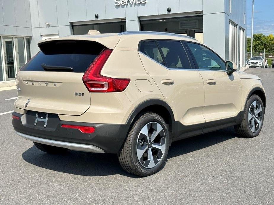 new 2025 Volvo XC40 car, priced at $46,119