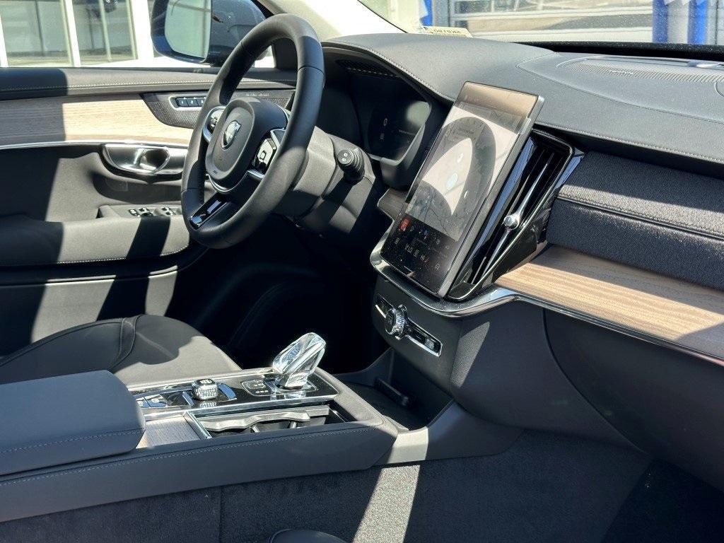 new 2025 Volvo XC90 car, priced at $65,745