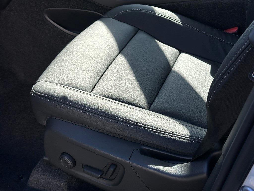 new 2025 Volvo XC40 car, priced at $45,395