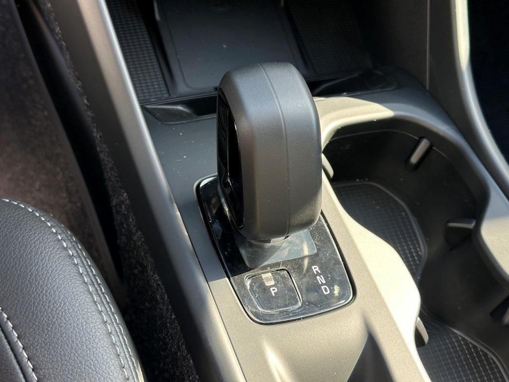 new 2025 Volvo XC40 car, priced at $45,395