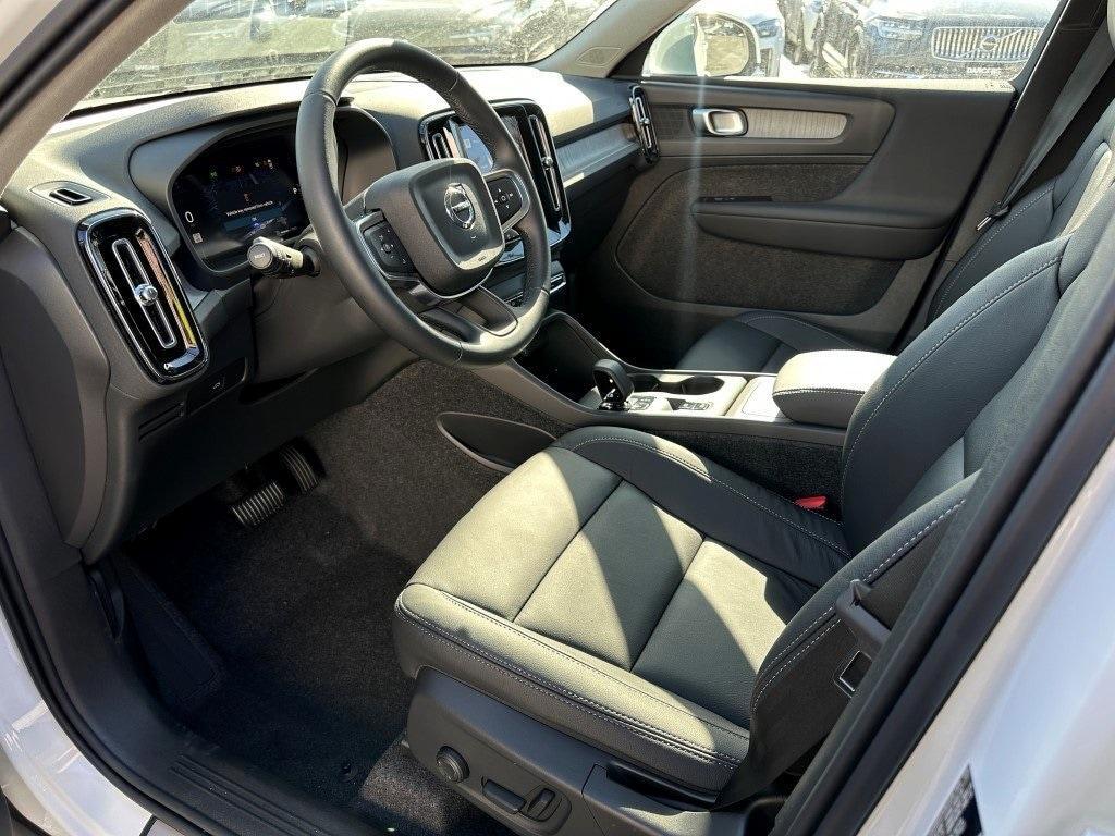 new 2025 Volvo XC40 car, priced at $45,395