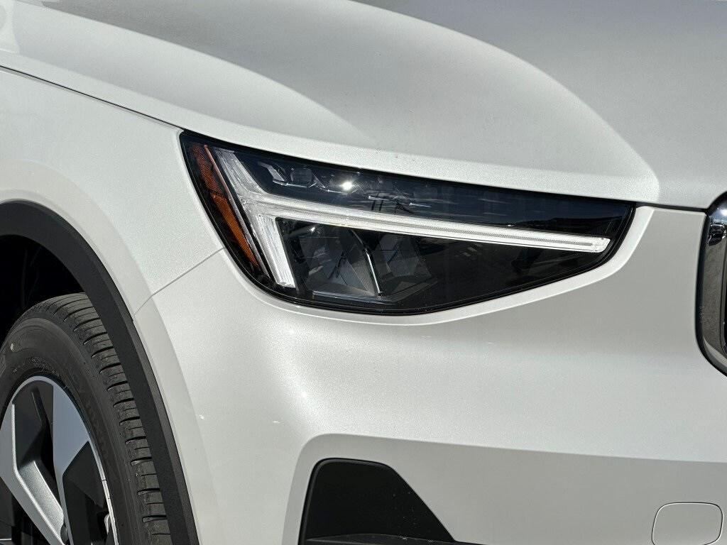 new 2025 Volvo XC40 car, priced at $45,395
