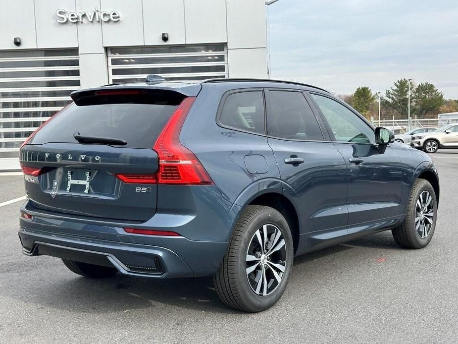 new 2025 Volvo XC60 car, priced at $47,073