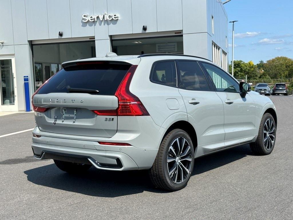 new 2025 Volvo XC60 car, priced at $54,545