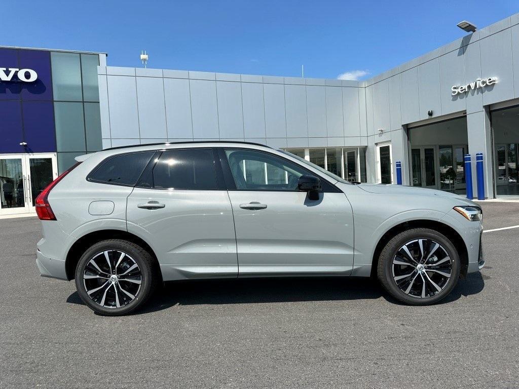 new 2025 Volvo XC60 car, priced at $54,545