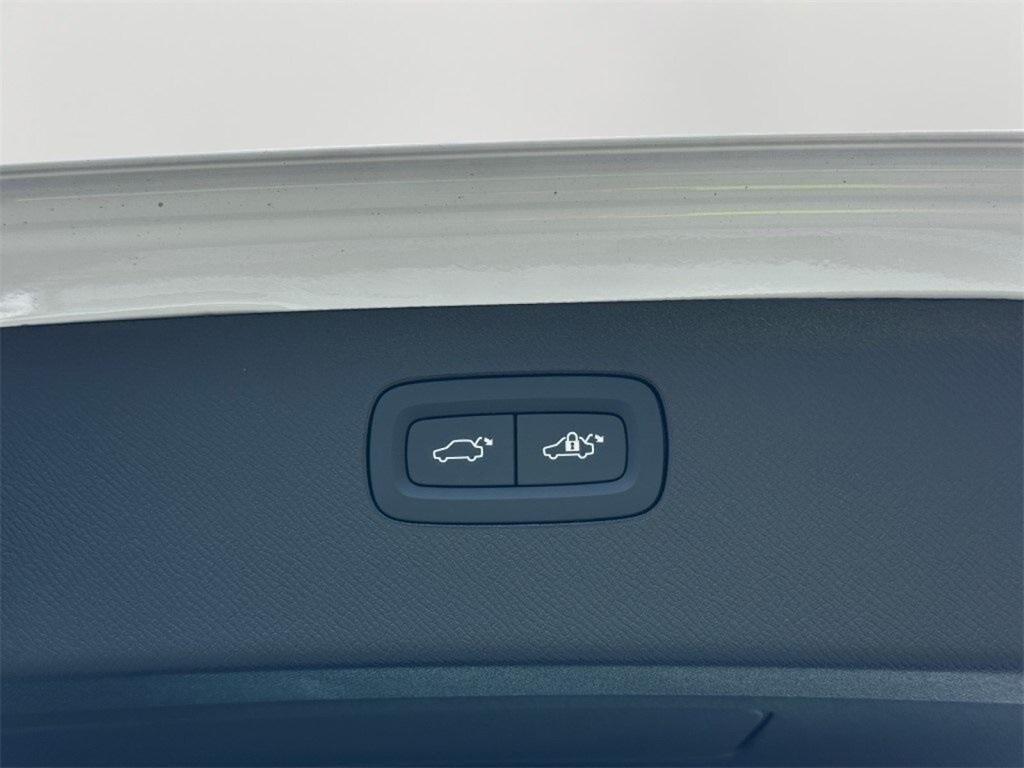 new 2026 Volvo XC90 car, priced at $76,445