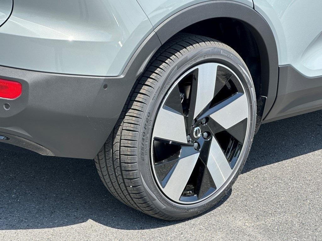 new 2025 Volvo EX40 car, priced at $62,045