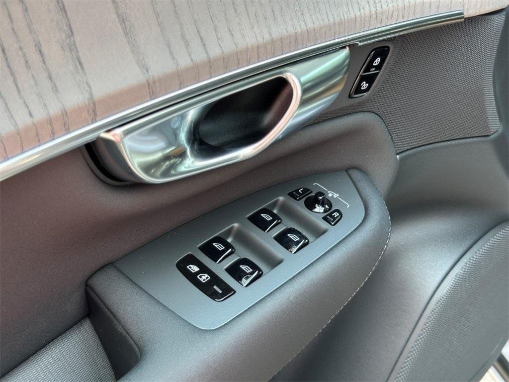 new 2026 Volvo XC90 car, priced at $73,321
