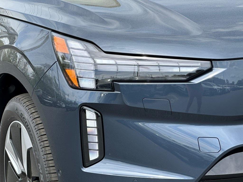 new 2025 Volvo EX90 car, priced at $82,140