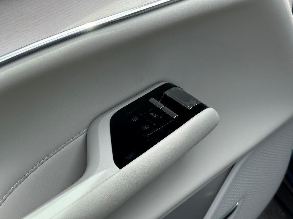 new 2025 Volvo EX90 car, priced at $82,140