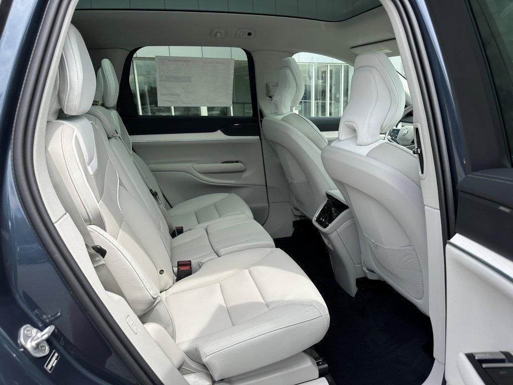 new 2025 Volvo EX90 car, priced at $82,140