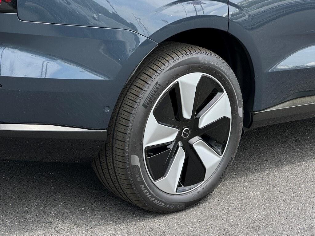 new 2025 Volvo EX90 car, priced at $82,140