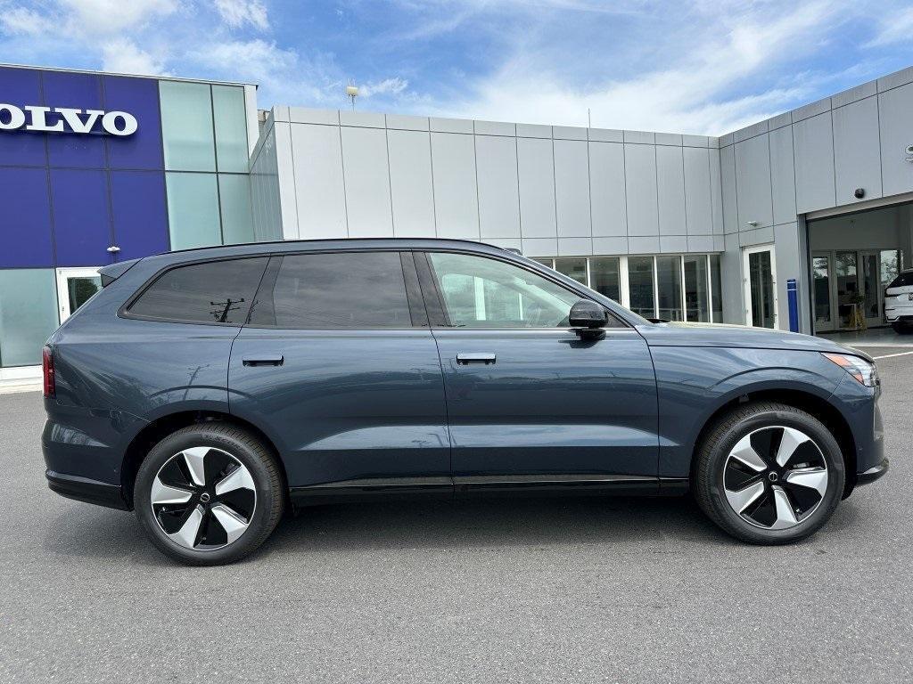 new 2025 Volvo EX90 car, priced at $82,140