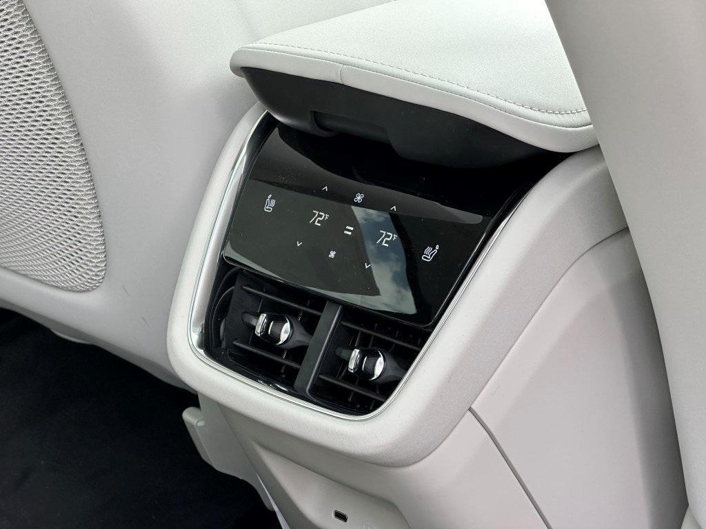 new 2025 Volvo EX90 car, priced at $82,140