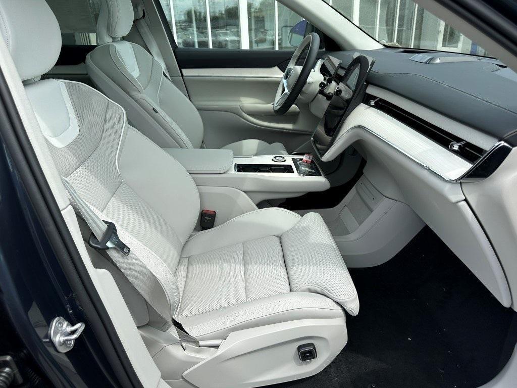 new 2025 Volvo EX90 car, priced at $82,140