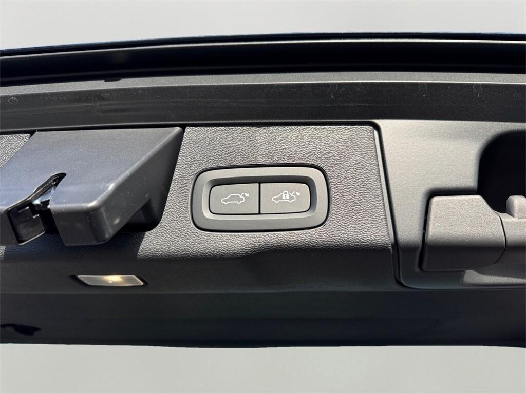 new 2026 Volvo XC60 Plug-In Hybrid car, priced at $78,595