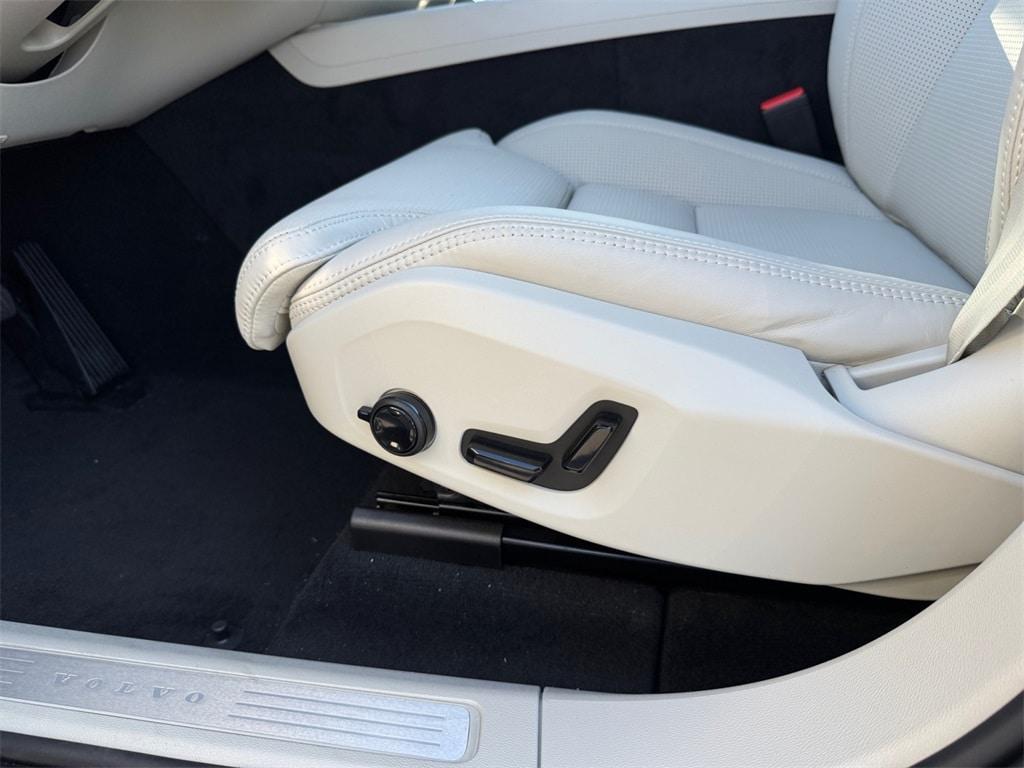 new 2026 Volvo XC60 Plug-In Hybrid car, priced at $78,595