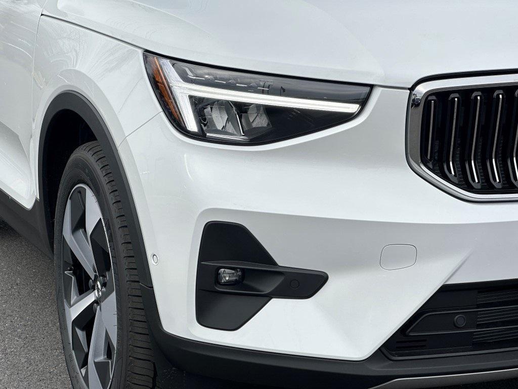 new 2025 Volvo XC40 car, priced at $45,585