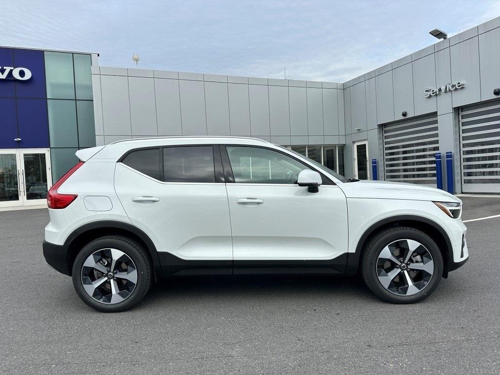 new 2025 Volvo XC40 car, priced at $45,585