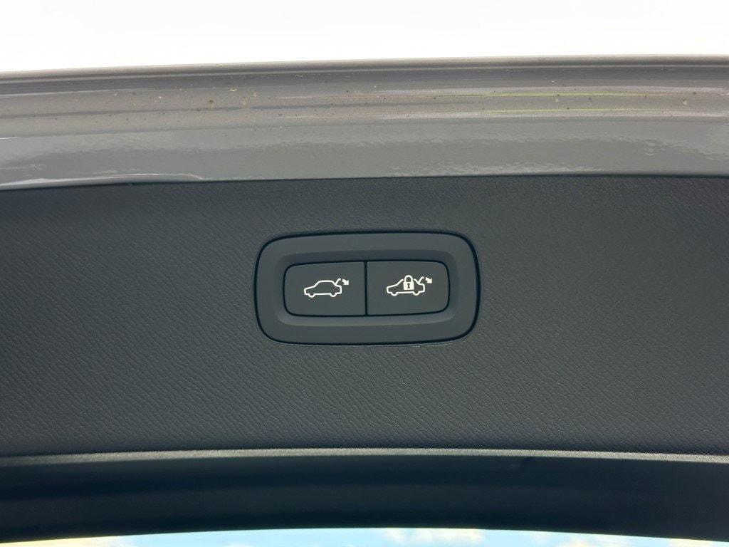 new 2025 Volvo XC90 Plug-In Hybrid car, priced at $77,895