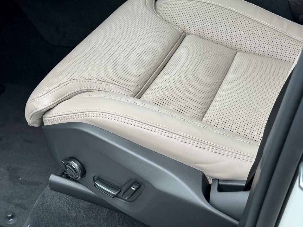 new 2025 Volvo XC90 Plug-In Hybrid car, priced at $88,695