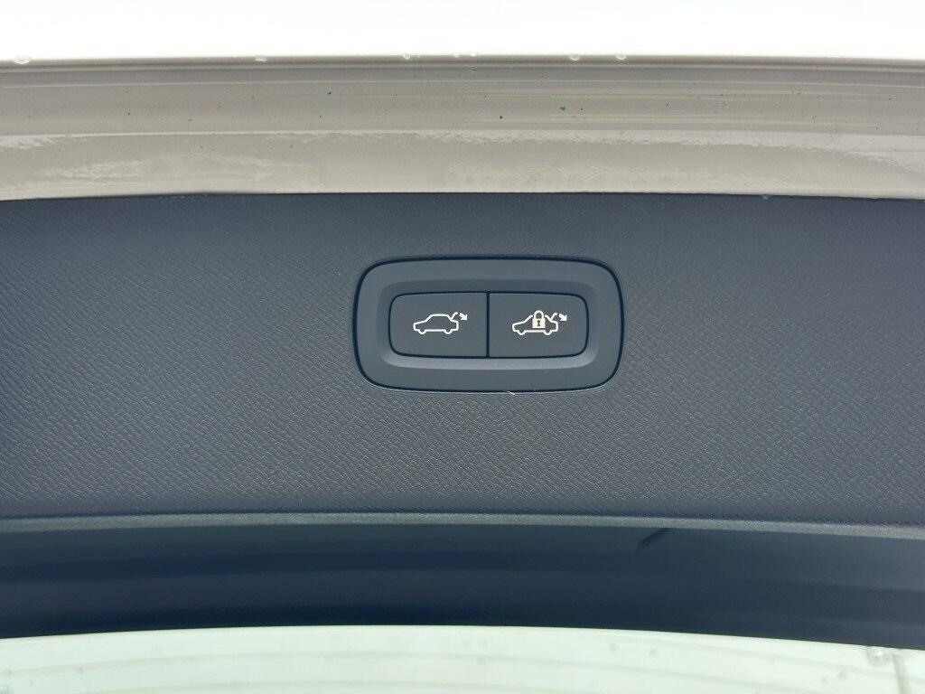 new 2025 Volvo XC90 Plug-In Hybrid car, priced at $88,695