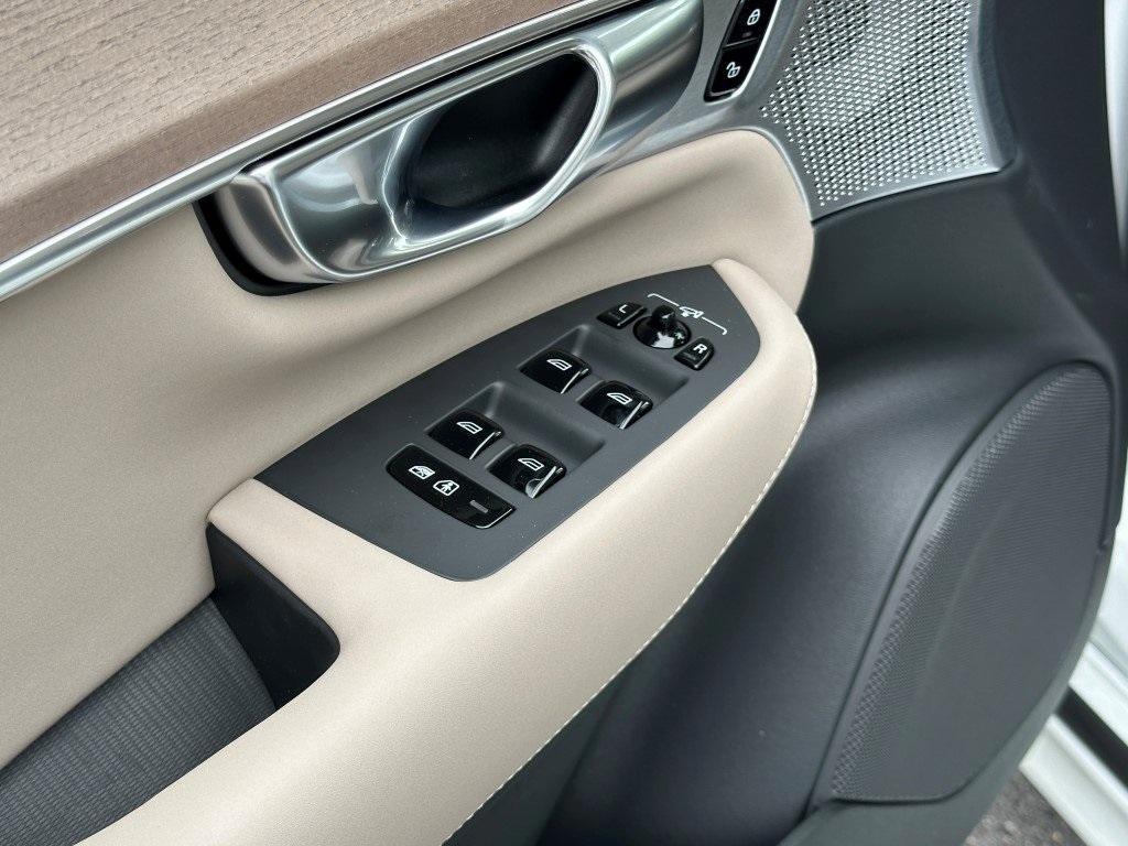 new 2025 Volvo XC90 Plug-In Hybrid car, priced at $88,695