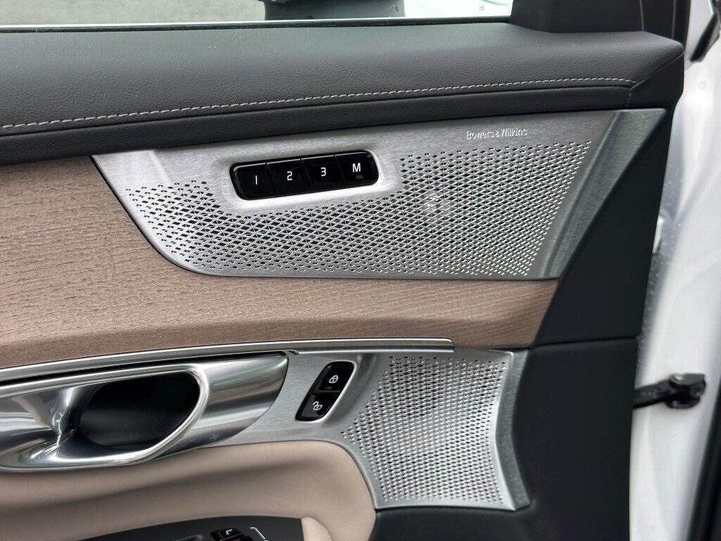 new 2025 Volvo XC90 Plug-In Hybrid car, priced at $88,695