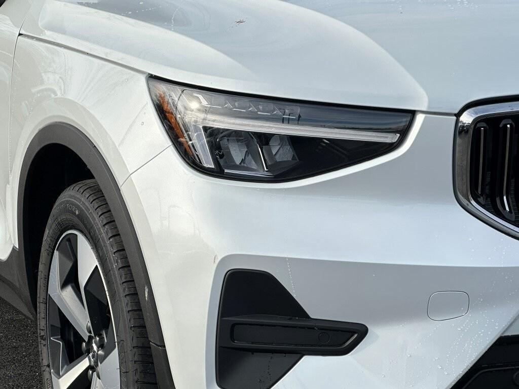 new 2025 Volvo XC40 car, priced at $44,241