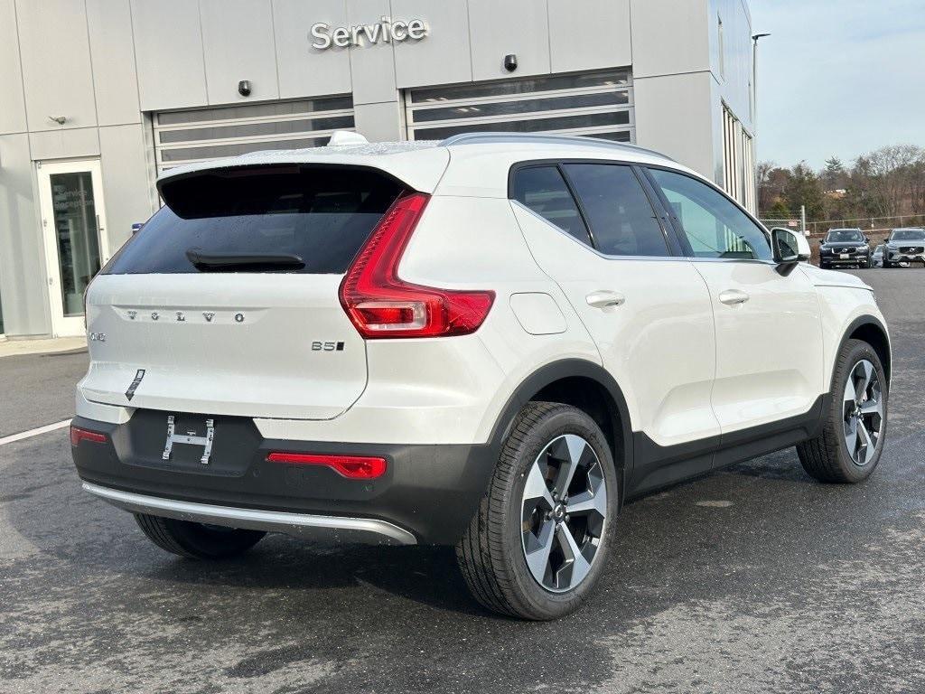 new 2025 Volvo XC40 car, priced at $44,241