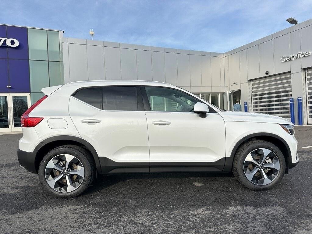 new 2025 Volvo XC40 car, priced at $44,241