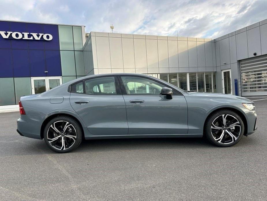 new 2024 Volvo S60 car, priced at $45,195