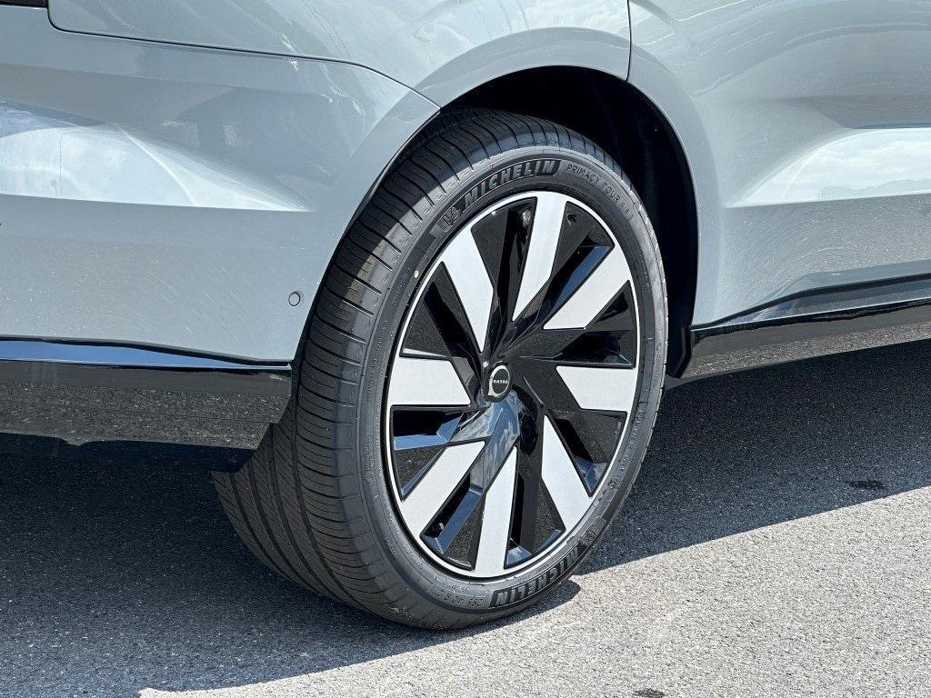 new 2025 Volvo EX90 car, priced at $85,490