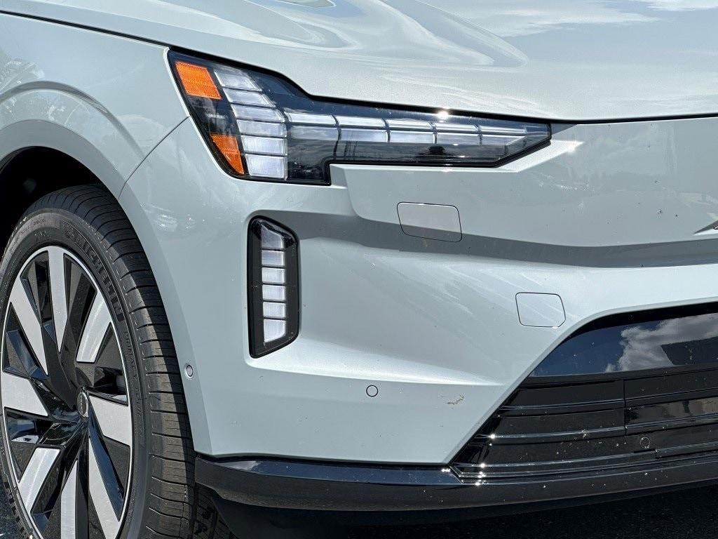 new 2025 Volvo EX90 car, priced at $85,490