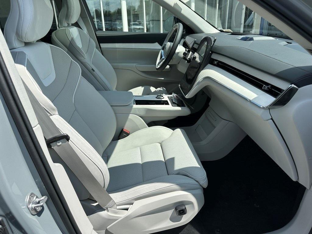 new 2025 Volvo EX90 car, priced at $85,490