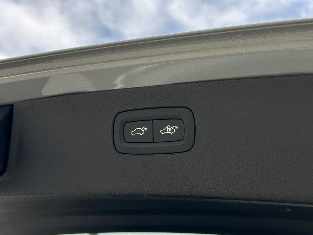 new 2025 Volvo XC90 Plug-In Hybrid car, priced at $77,895