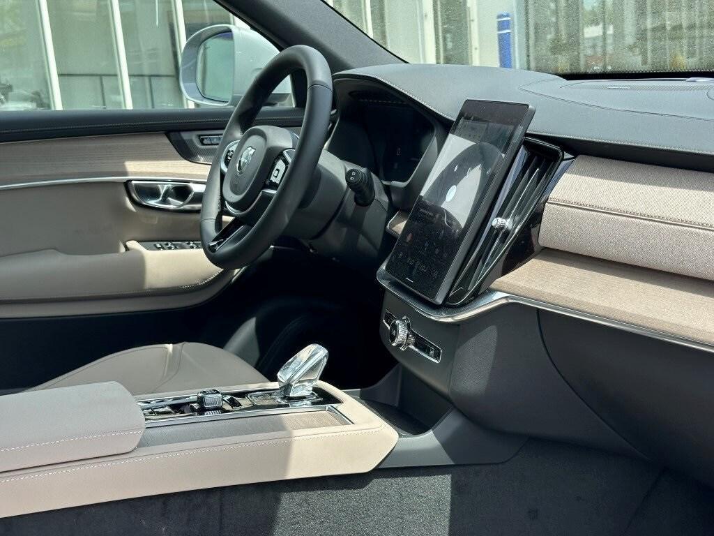new 2025 Volvo XC90 Plug-In Hybrid car, priced at $77,895