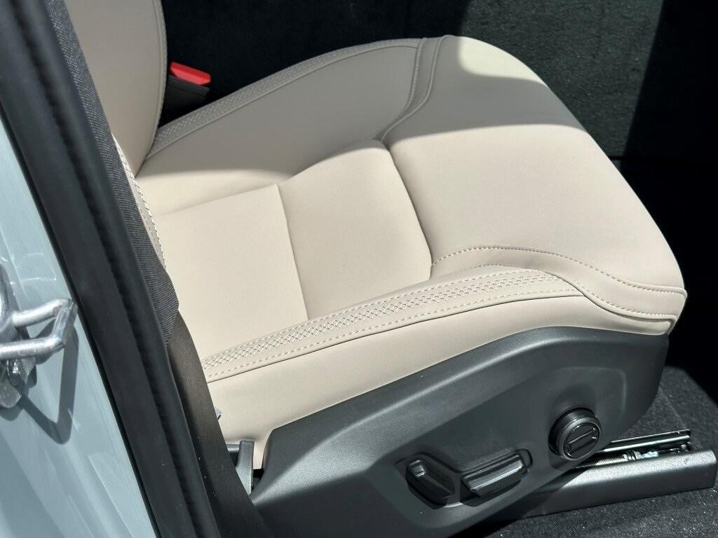 new 2025 Volvo XC90 Plug-In Hybrid car, priced at $77,895