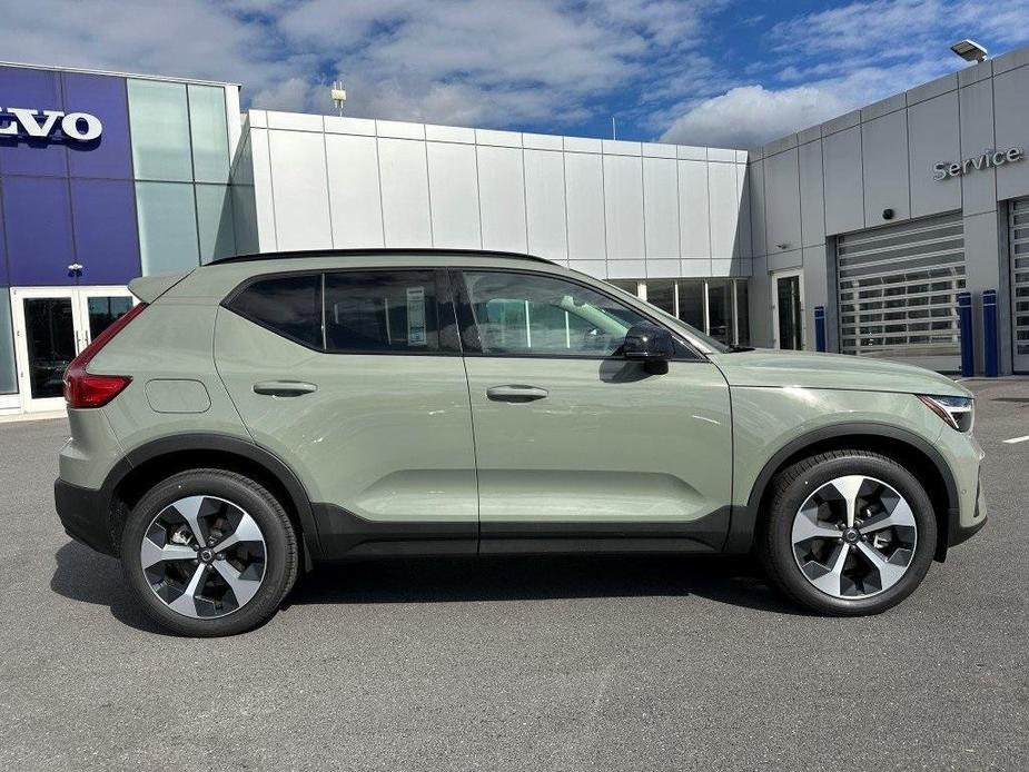 new 2025 Volvo XC40 car