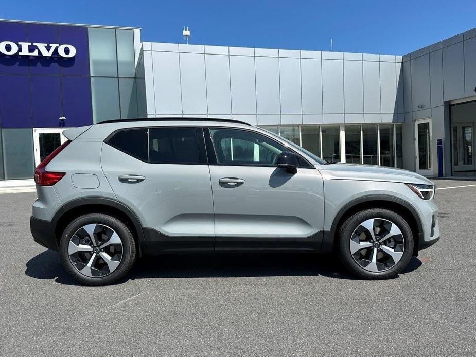 new 2025 Volvo XC40 car, priced at $48,100