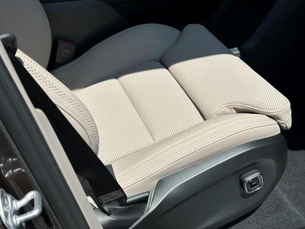 new 2025 Volvo EX90 car, priced at $87,790