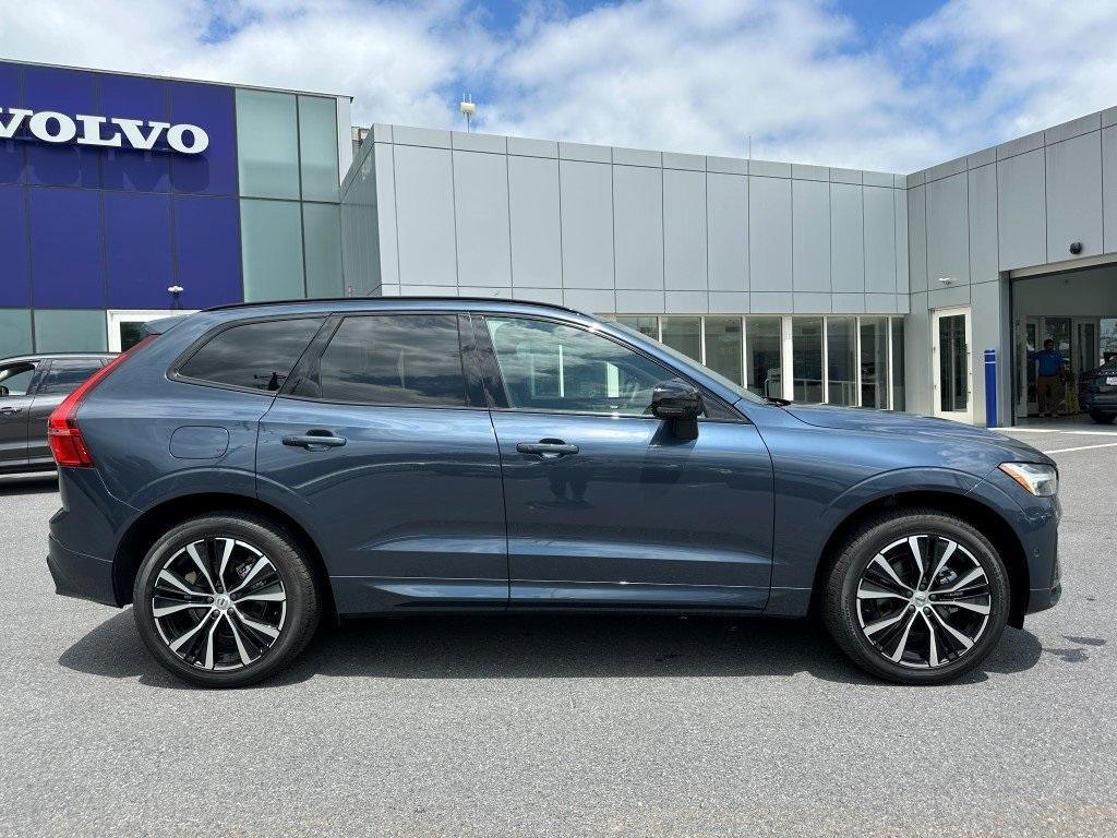 new 2025 Volvo XC60 car, priced at $55,360