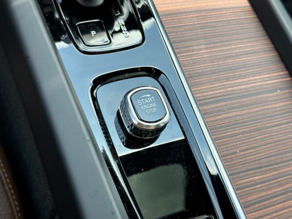 new 2025 Volvo XC60 car, priced at $55,360
